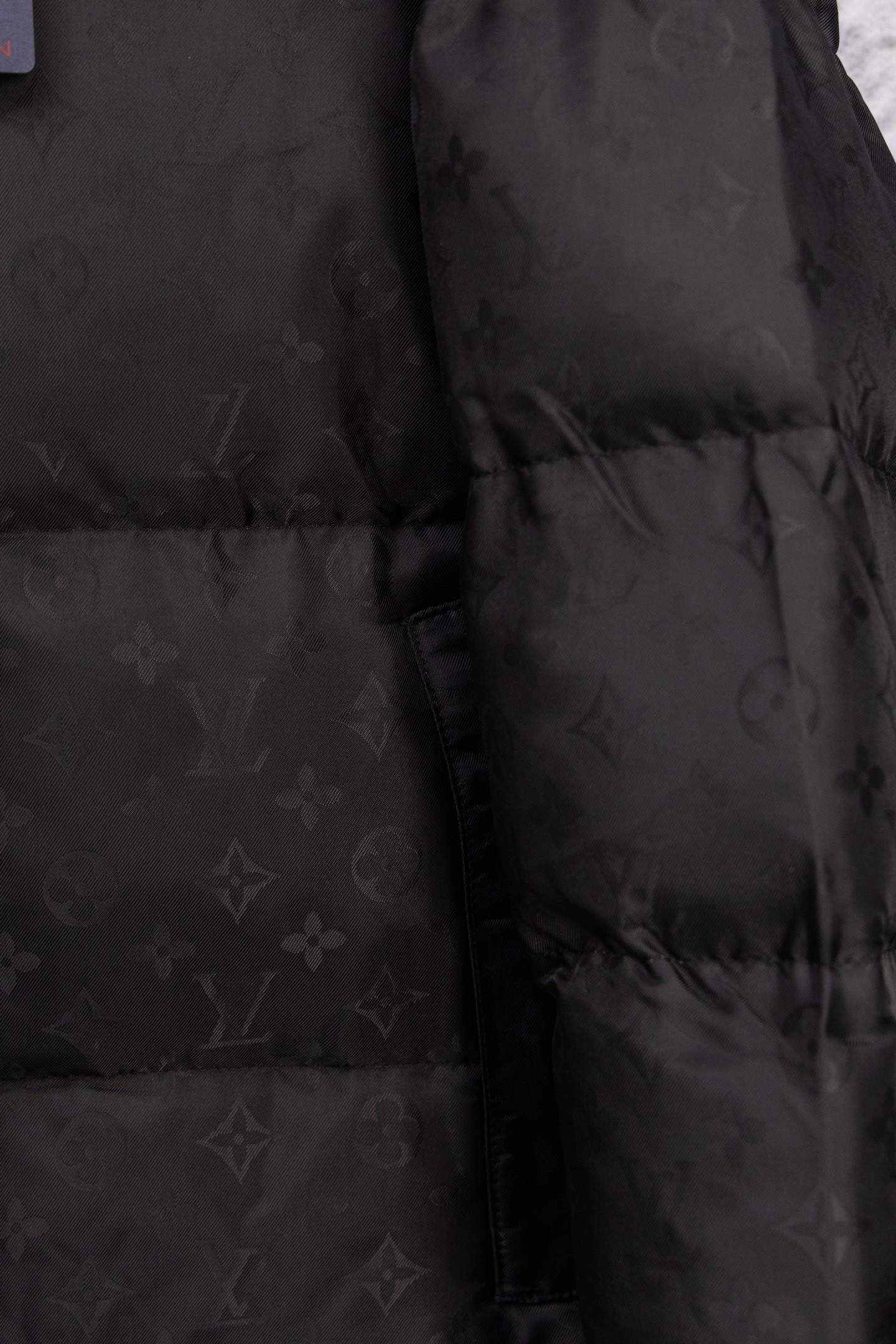 【LOUIS VUITTON旗艦店】ルイヴィトン ダウンジャケット ご好評に付き再入荷！