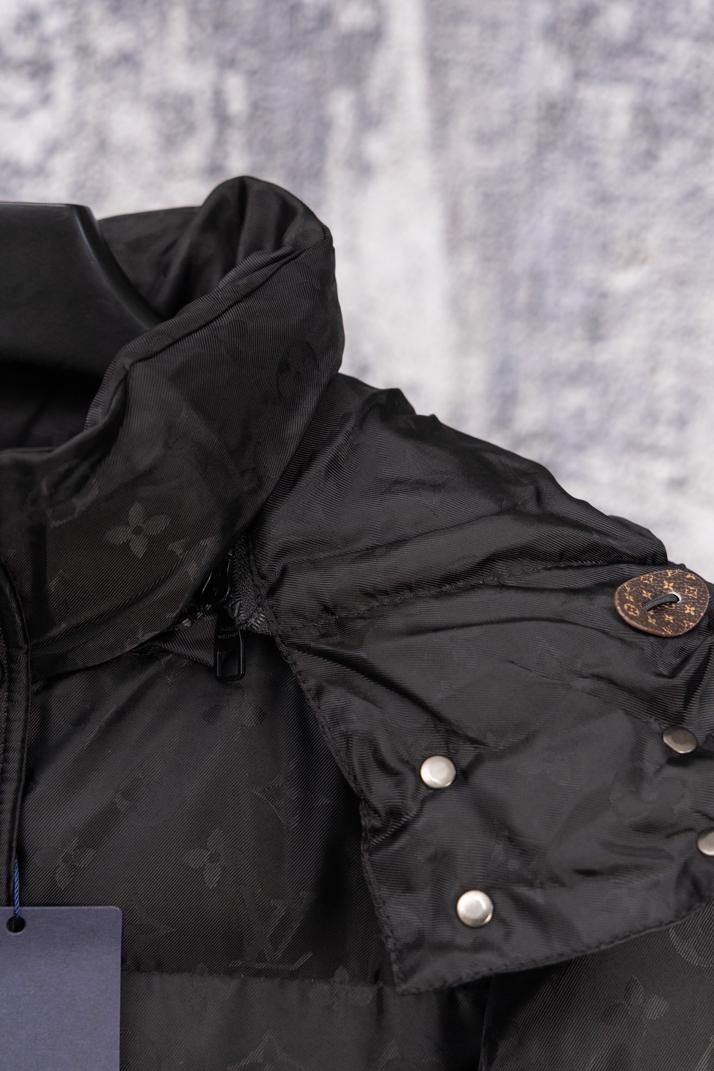 【LOUIS VUITTON旗艦店】ルイヴィトン ダウンジャケット ご好評に付き再入荷！