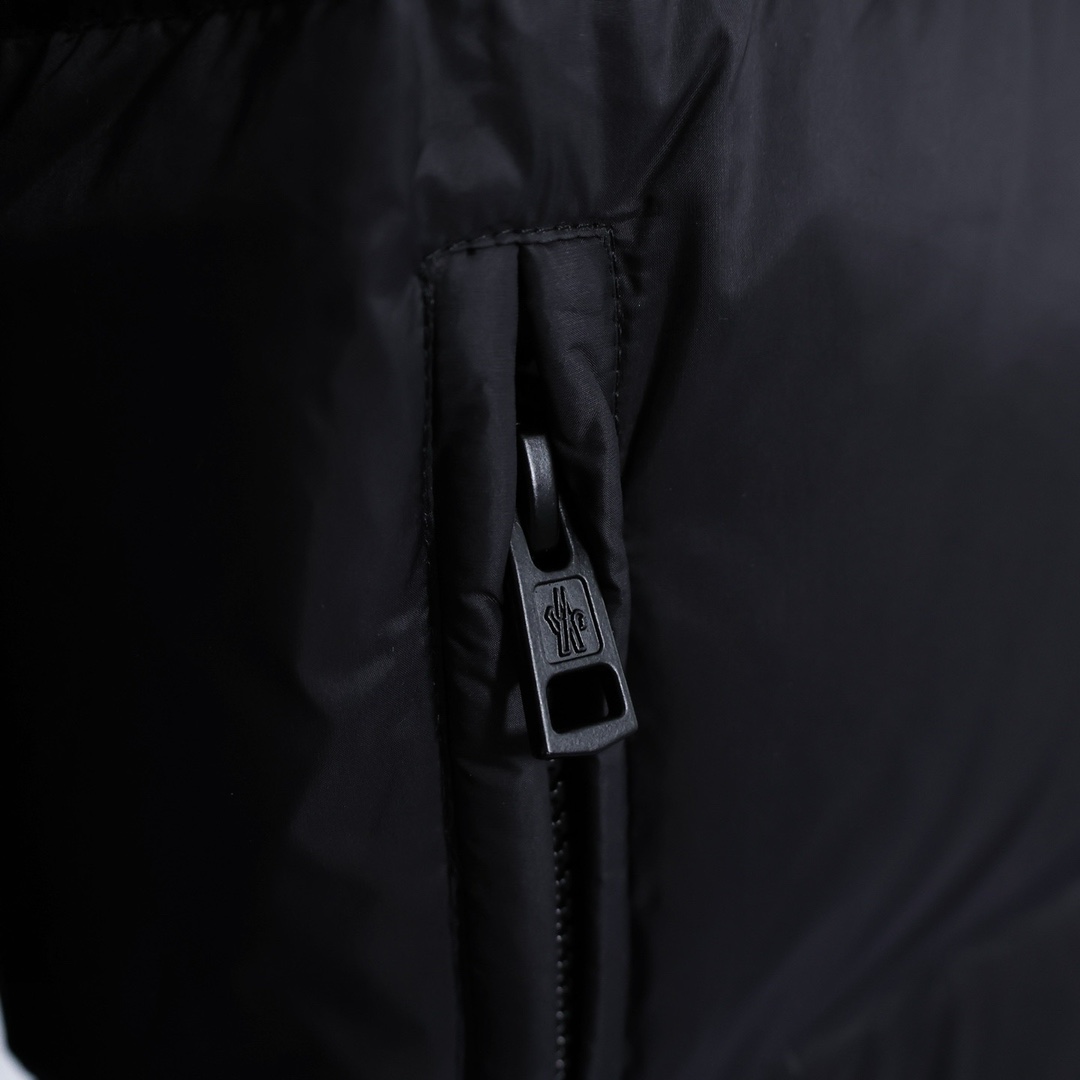 【MONCLER 公式旗艦店】モンクレール ダウンジャケット ご好評に付き再入荷！