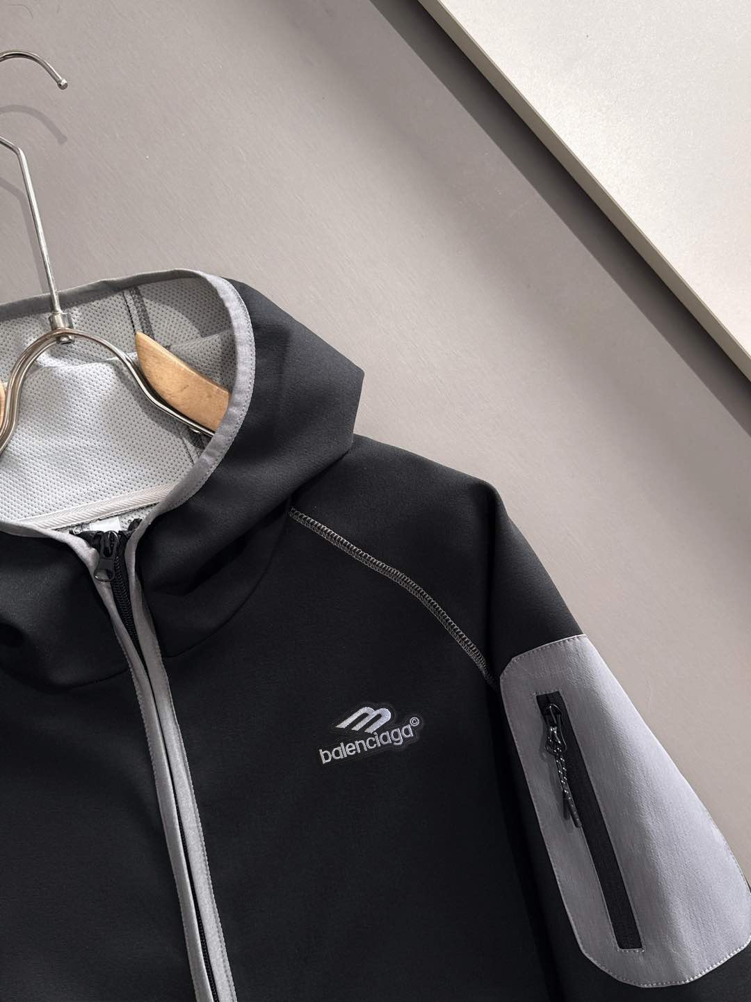 【BALENCIAGA旗艦店】バレンシアガ ジャケット ご好評に付き再入荷！