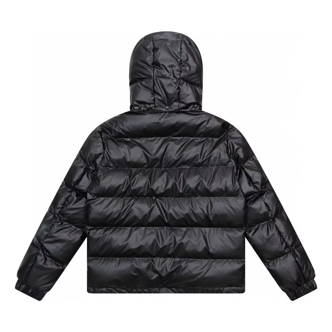 【PRADA旗艦店】プラダ ダウンジャケット ご好評に付き再入荷！