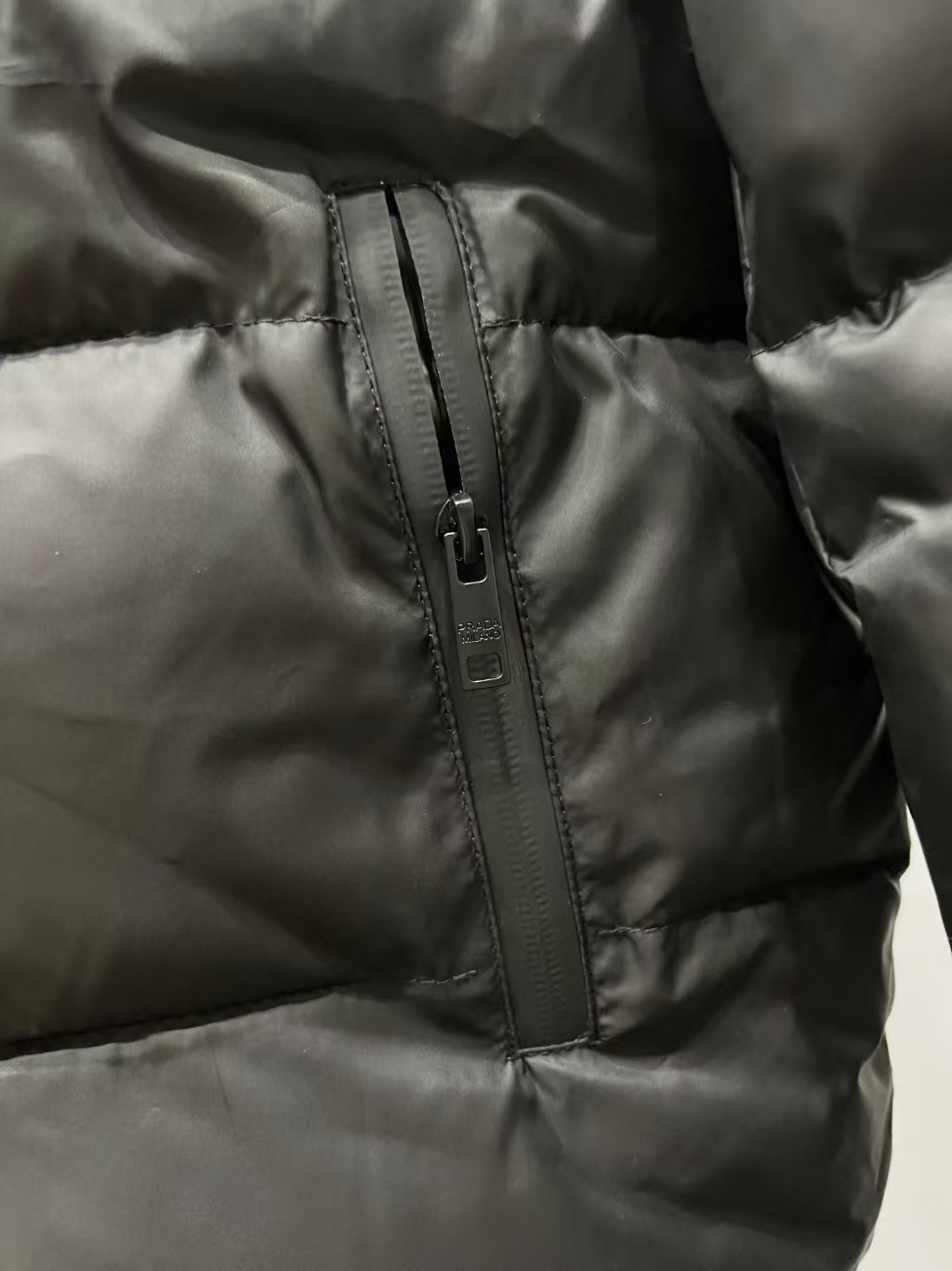【PRADA旗艦店】プラダ ダウンジャケット ご好評に付き再入荷！