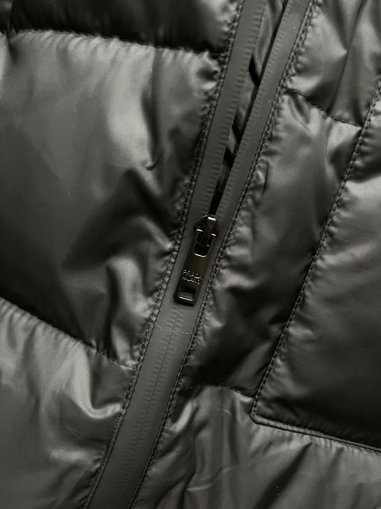 【PRADA旗艦店】プラダ ダウンジャケット ご好評に付き再入荷！