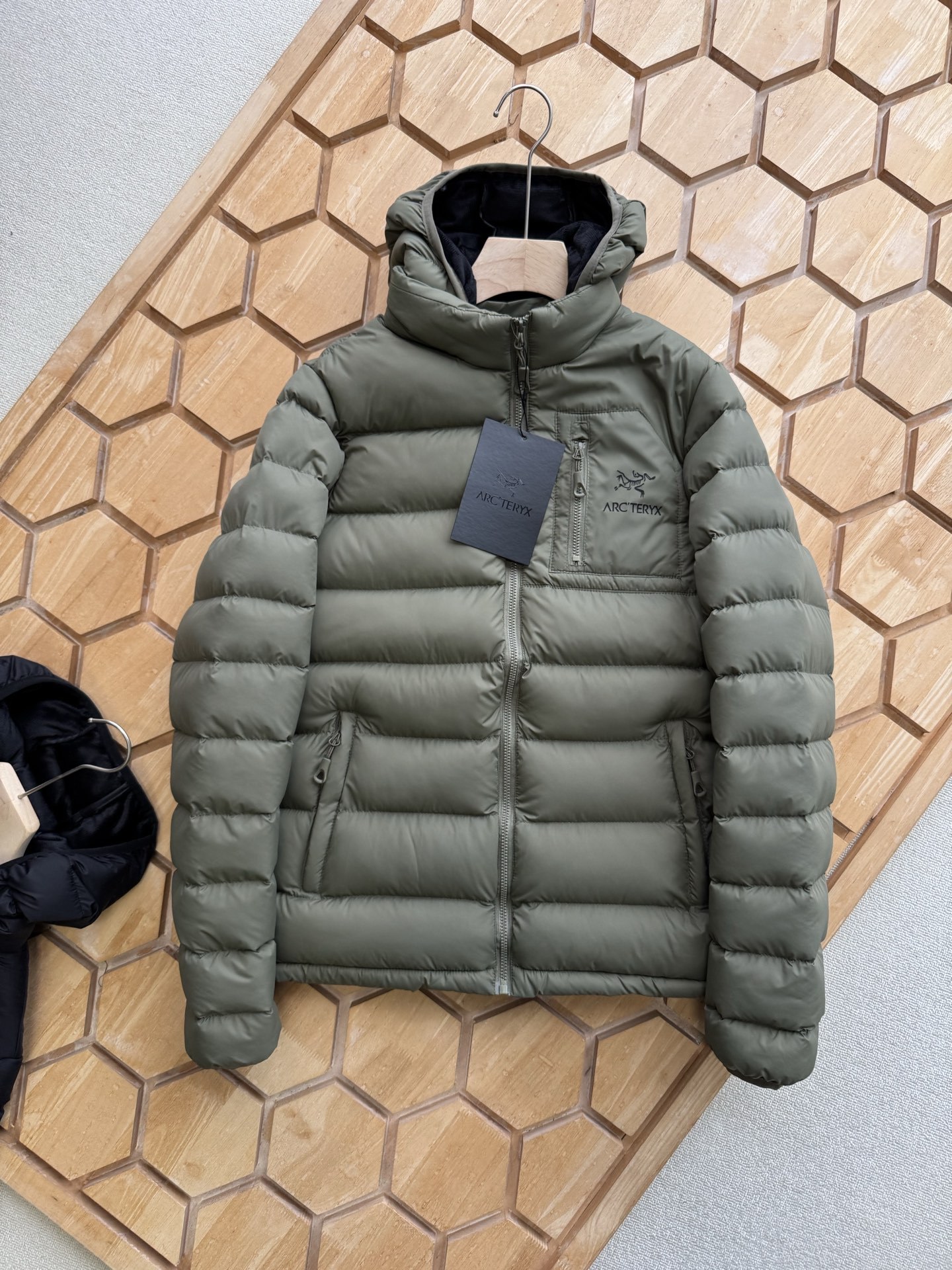 【ARC'TERYX 公式旗艦店】ダウンジャケット ご好評に付き再入荷！