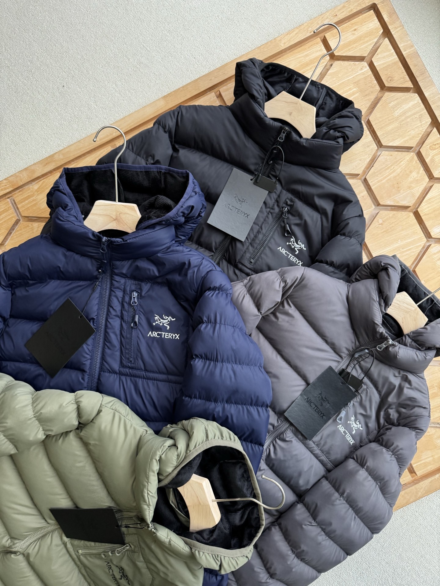 【ARC'TERYX 公式旗艦店】ダウンジャケット ご好評に付き再入荷！