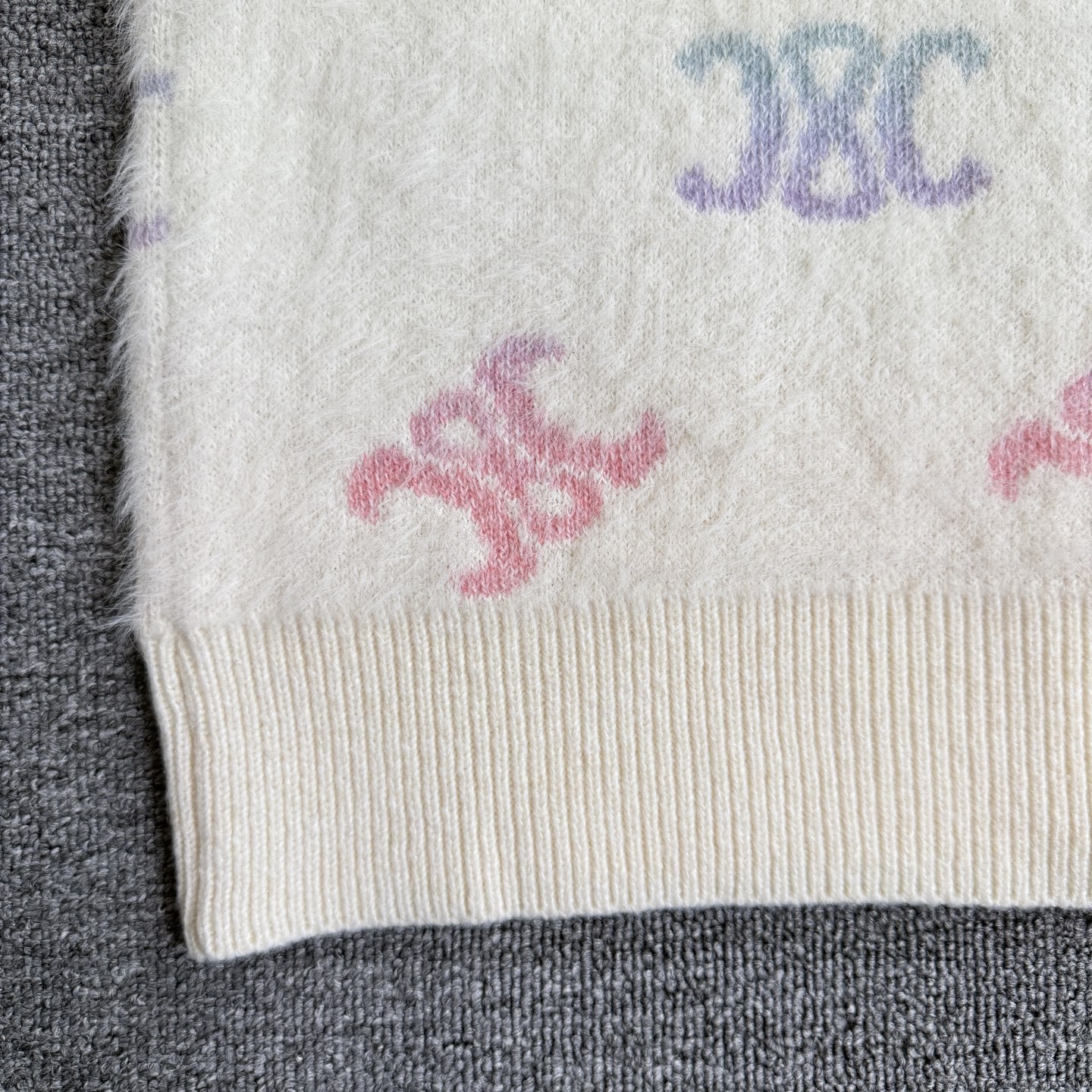 【CELINE旗艦店】セリーヌ フード付きジャケット ご好評に付き再入荷！