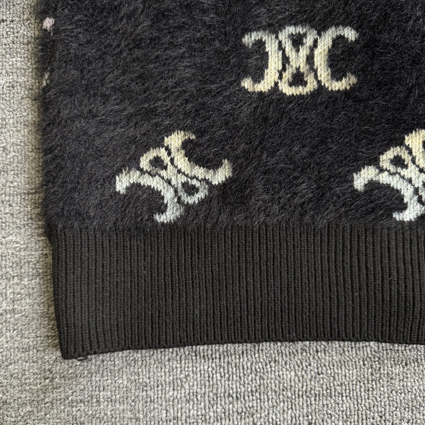 【CELINE旗艦店】セリーヌ フード付きジャケット ご好評に付き再入荷！