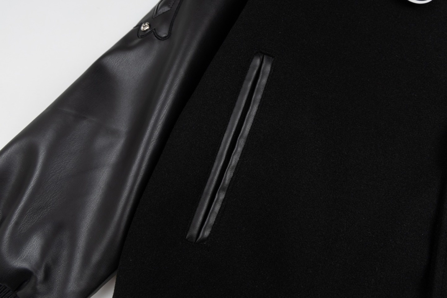 【CHROME HEARTS旗艦店】クロムハーツ ジャケット ご好評に付き再入荷！