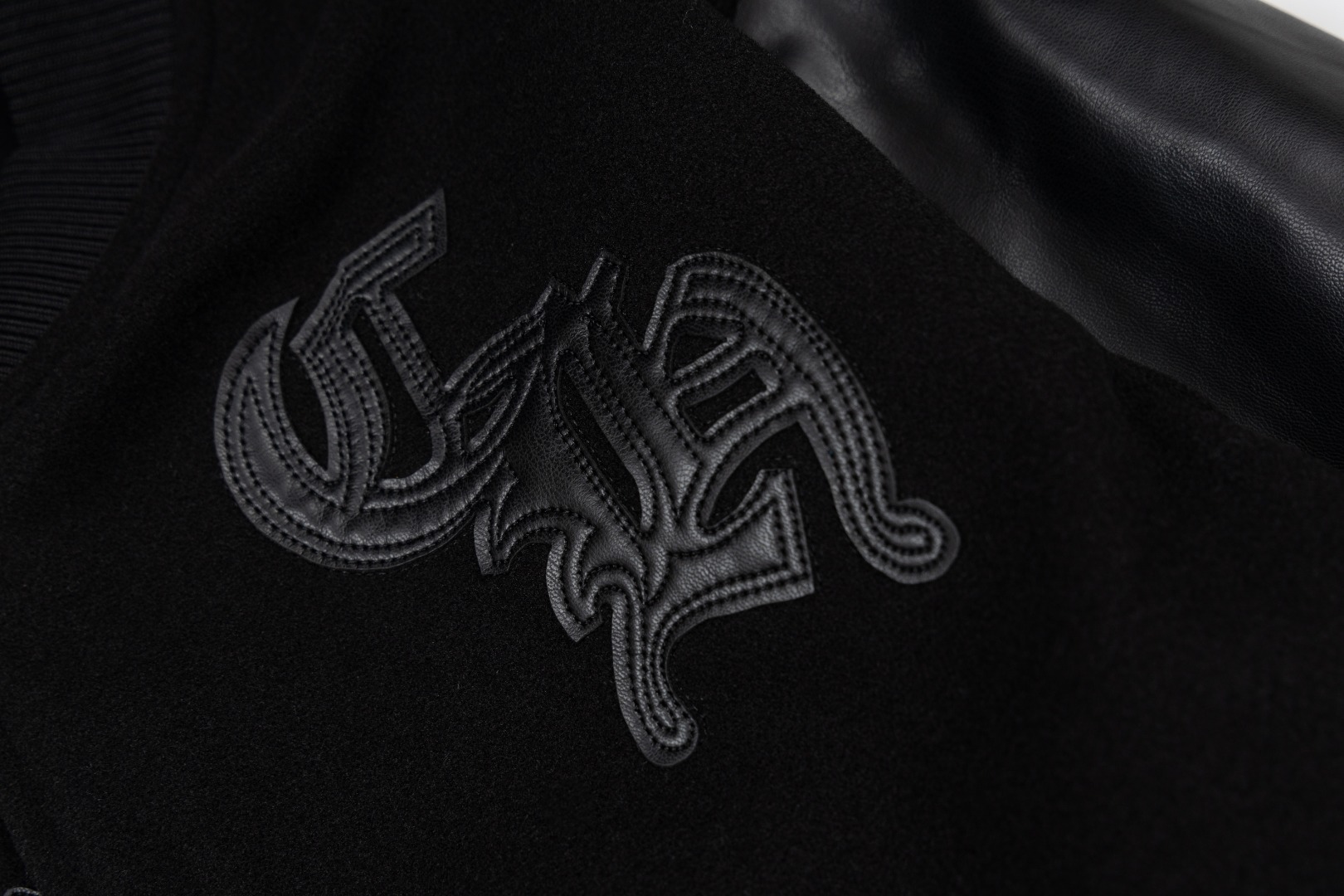 【CHROME HEARTS旗艦店】クロムハーツ ジャケット ご好評に付き再入荷！