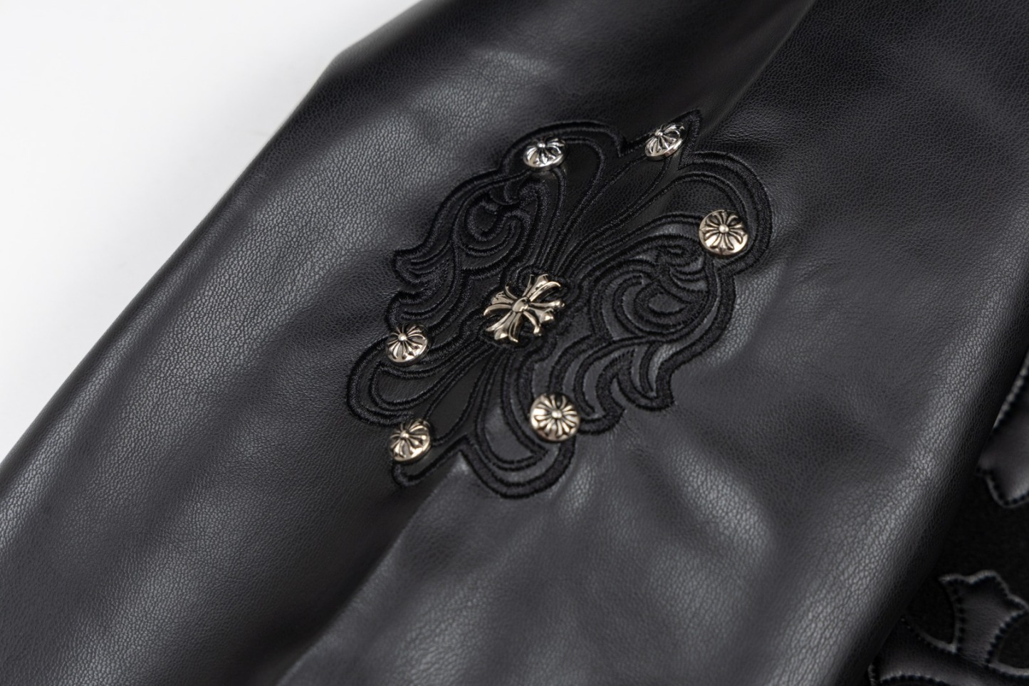 【CHROME HEARTS旗艦店】クロムハーツ ジャケット ご好評に付き再入荷！