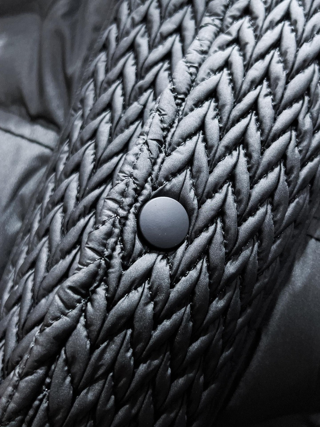 【PRADA旗艦店】プラダ ダウンジャケット ご好評に付き再入荷！