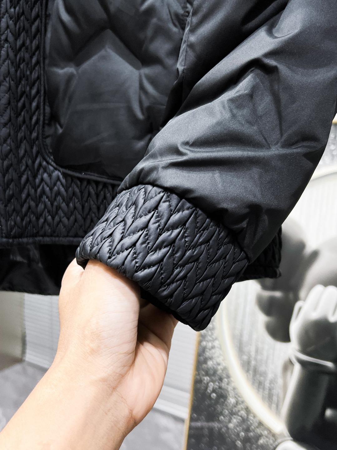 【PRADA旗艦店】プラダ ダウンジャケット ご好評に付き再入荷！