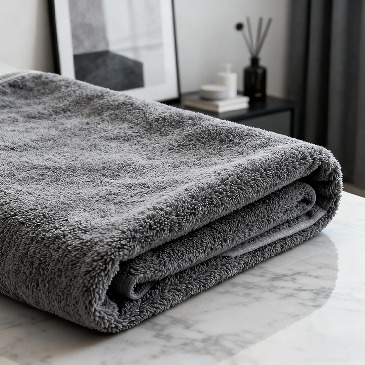 深灰色柔軟浴巾