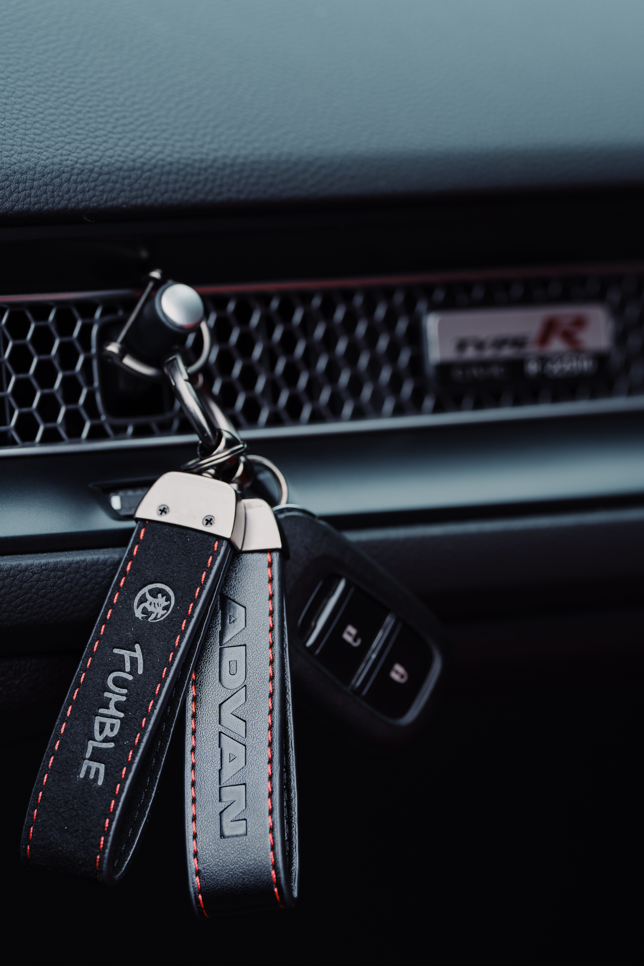 ADVAN X FUMBLE KEYCHAIN (Glossy / Suede Leather)