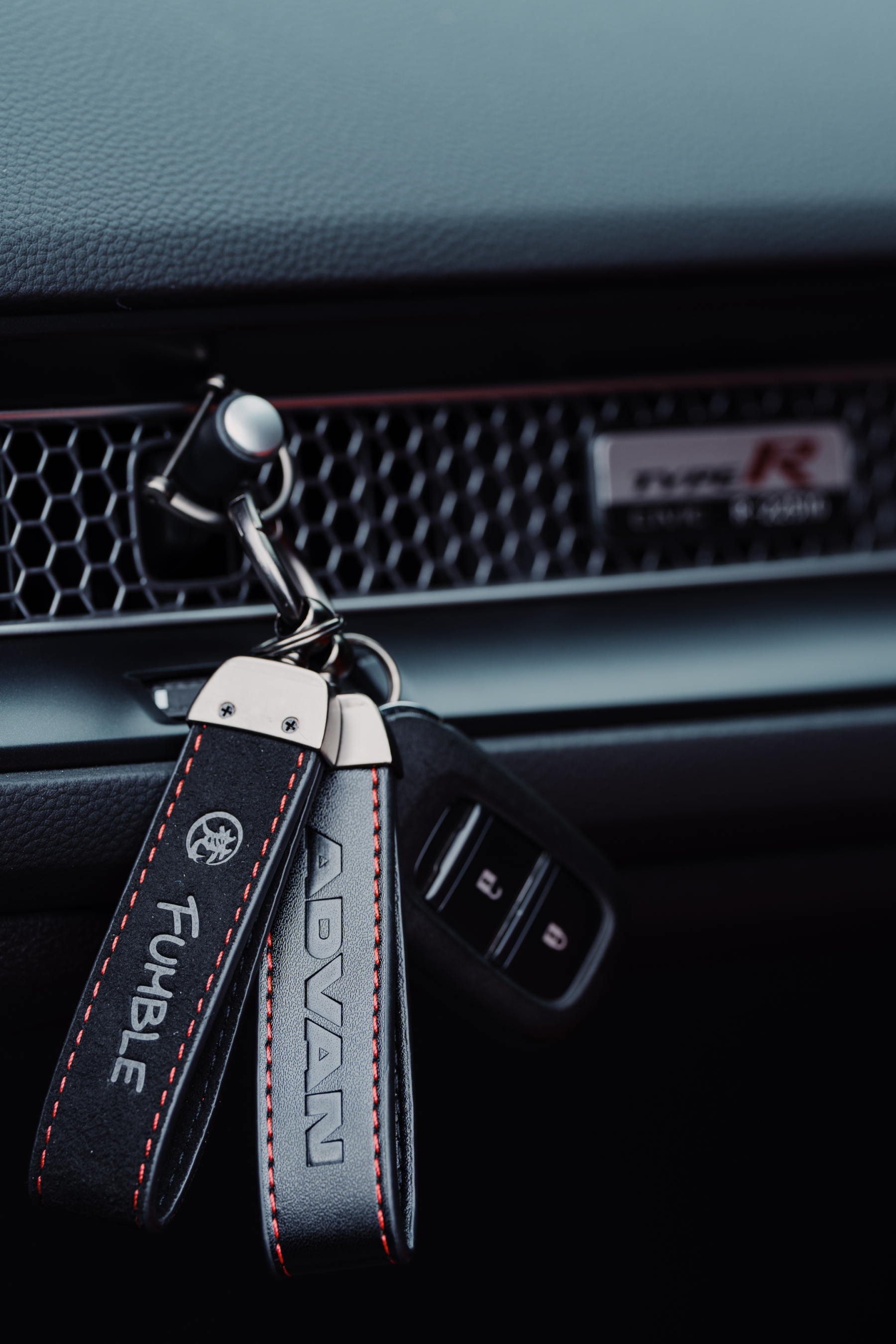 ADVAN X FUMBLE KEYCHAIN (Glossy / Suede Leather)