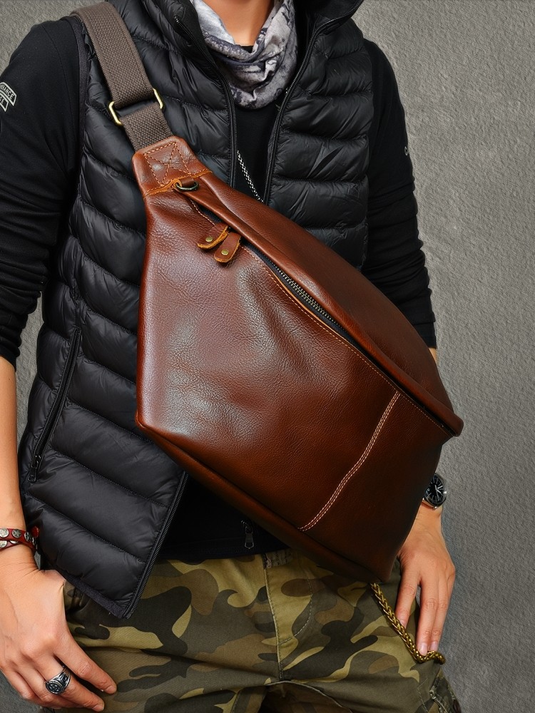 DEEPKEE 2845 號真皮胸包｜復古運動風大容量斜挎包 出門裝滿超省心