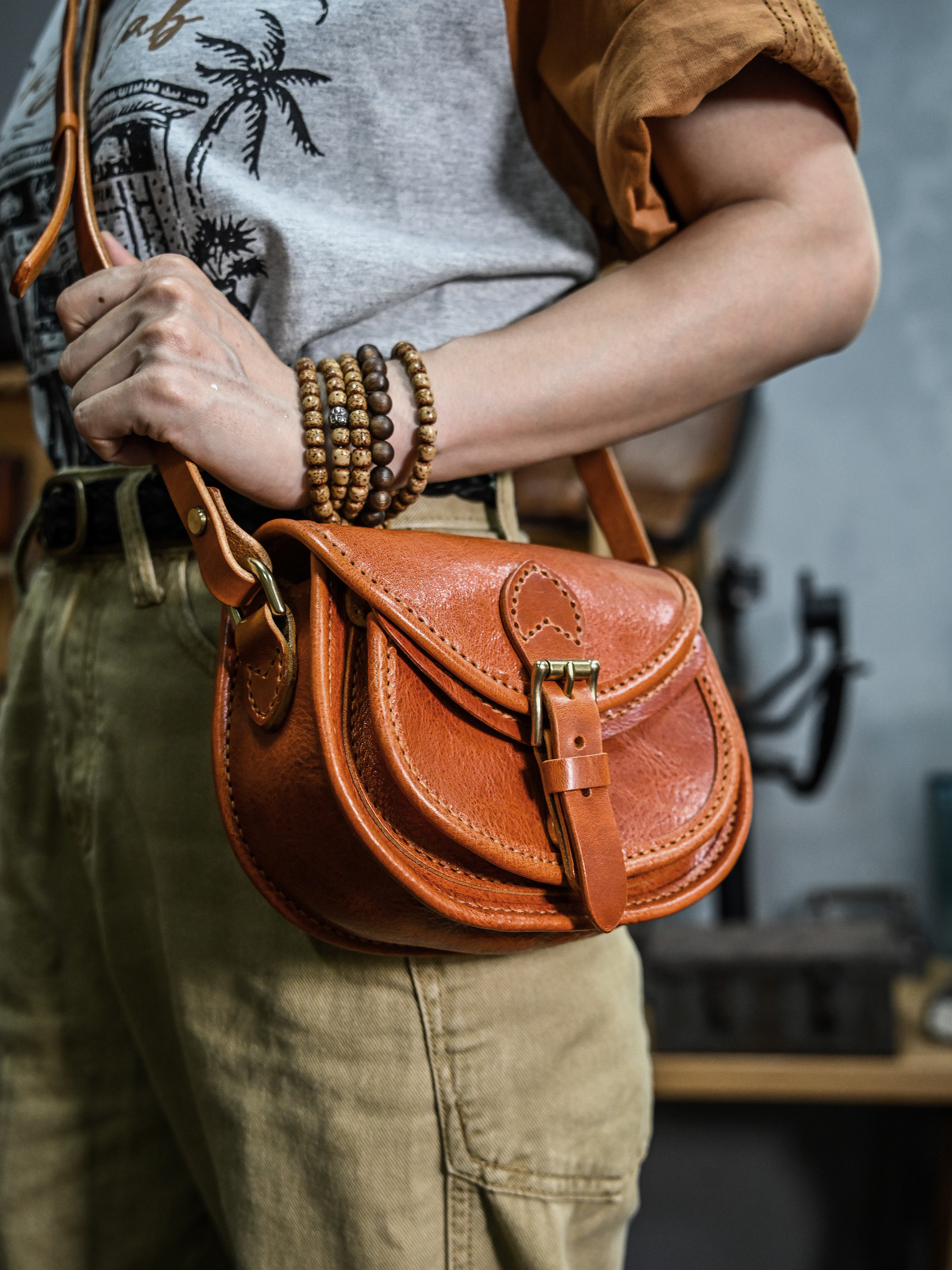 DEEPKEE 手工縫線牛皮馬鞍包 220 號 復古斜挎小包