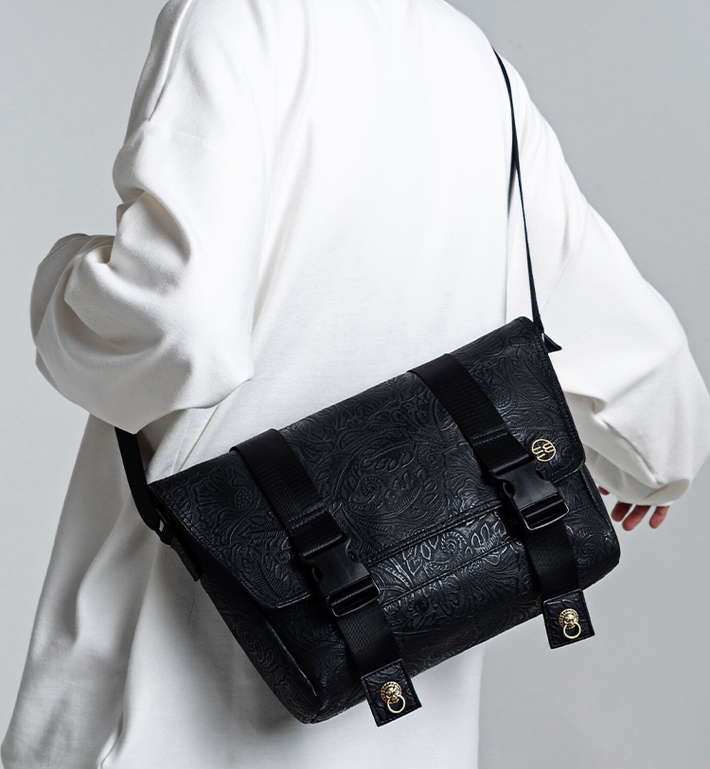 潮流輔首映荷斜背包42206號