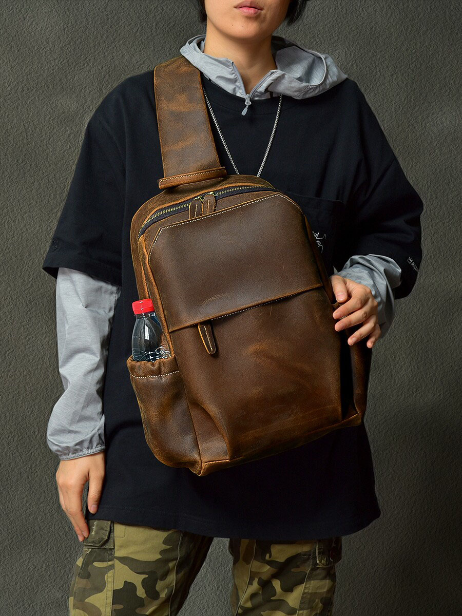 復古瘋馬皮斜背包大胸包2407號