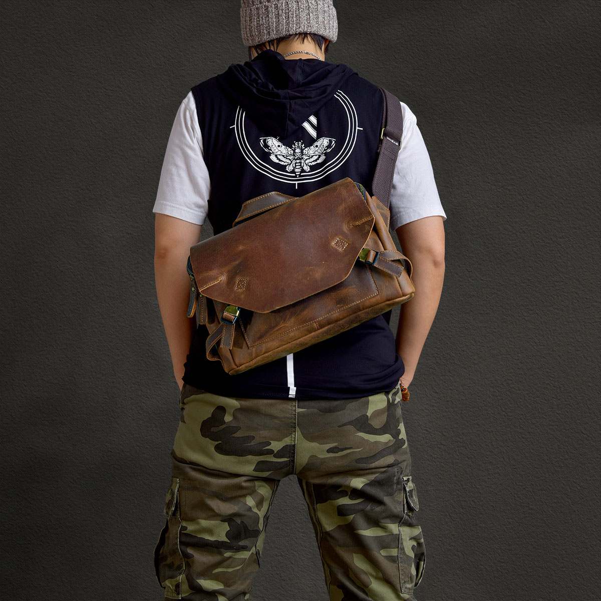 復古潮流瘋馬皮男士斜背包2409號