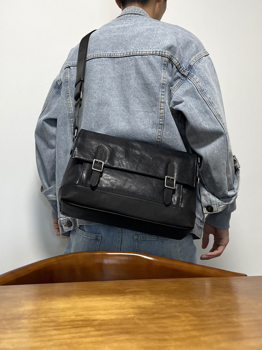 DEEPKEE 高級感植鞣皮男士通勤斜挎包 頭層牛皮復古郵差包 8619 號