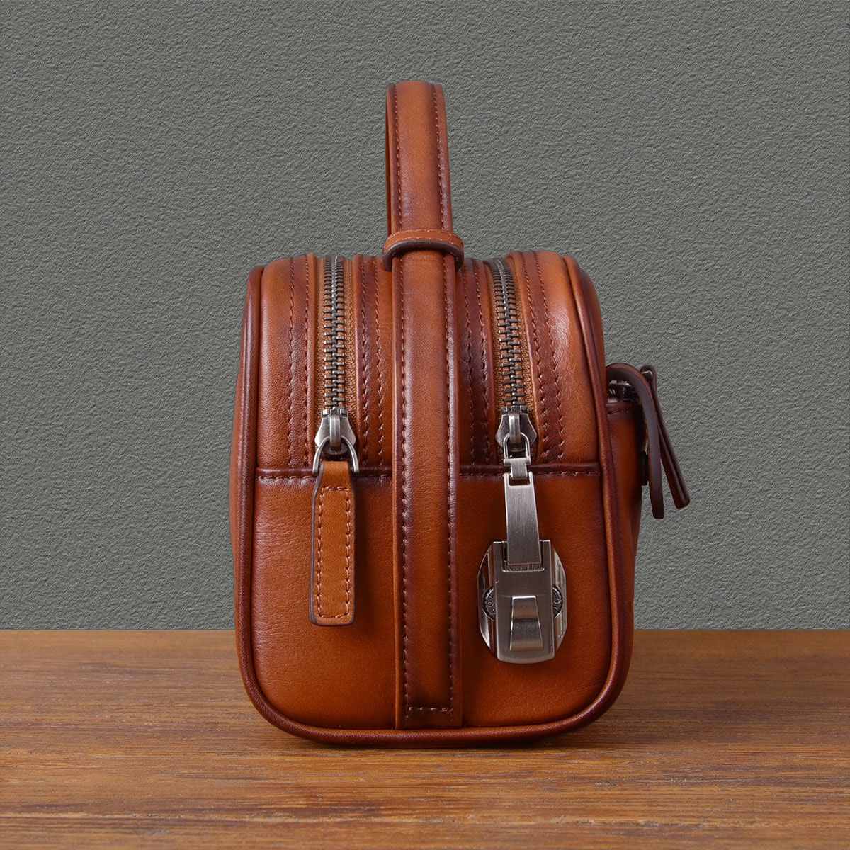 真皮多隔層帶鎖手拎包2405