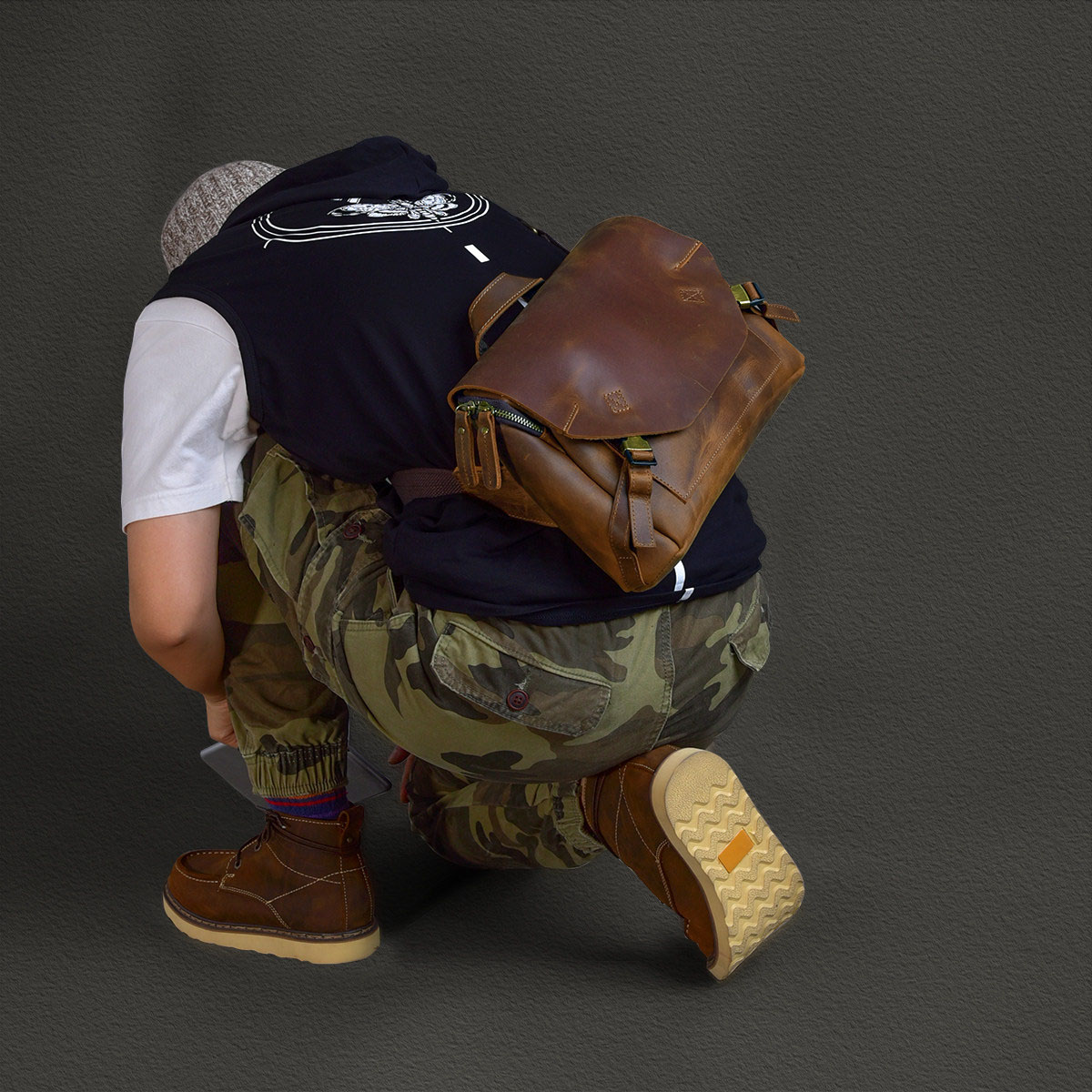 復古潮流瘋馬皮男士斜背包2409號