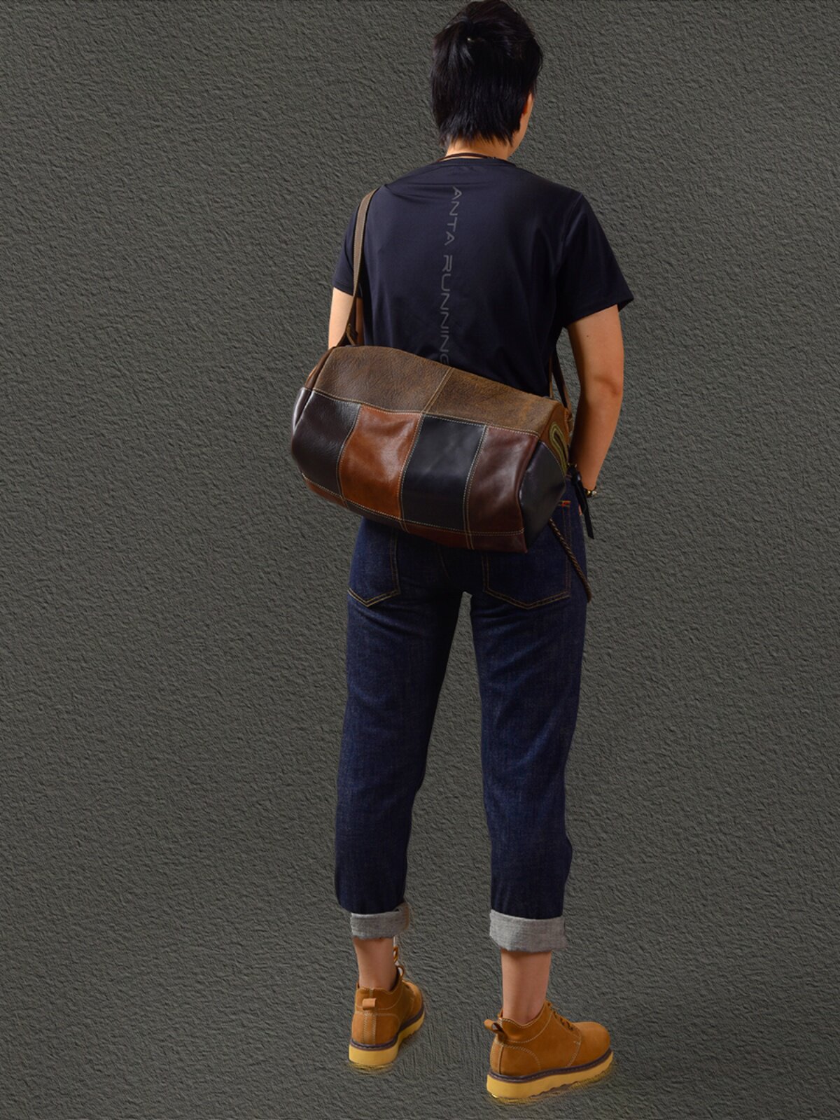 頭層牛皮撞色水桶運動包2410號