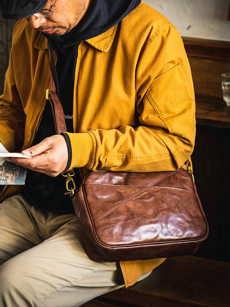 DEEPKEE日式通勒植鞣牛皮斜背包D70248號