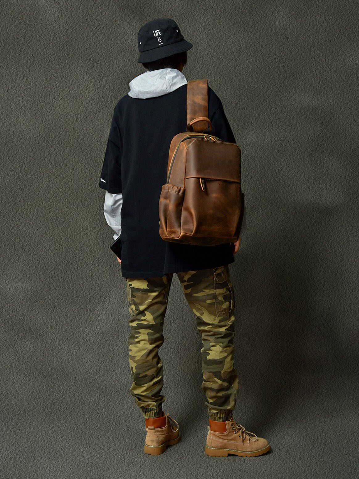 復古瘋馬皮斜背包大胸包2407號