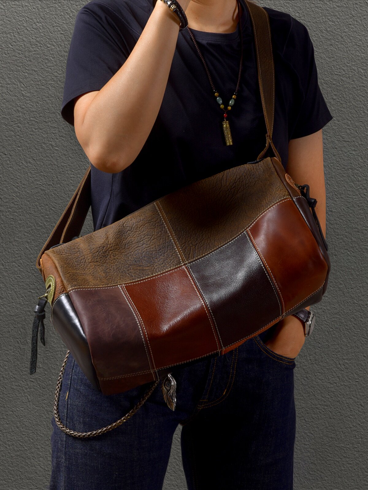 頭層牛皮撞色水桶運動包2410號