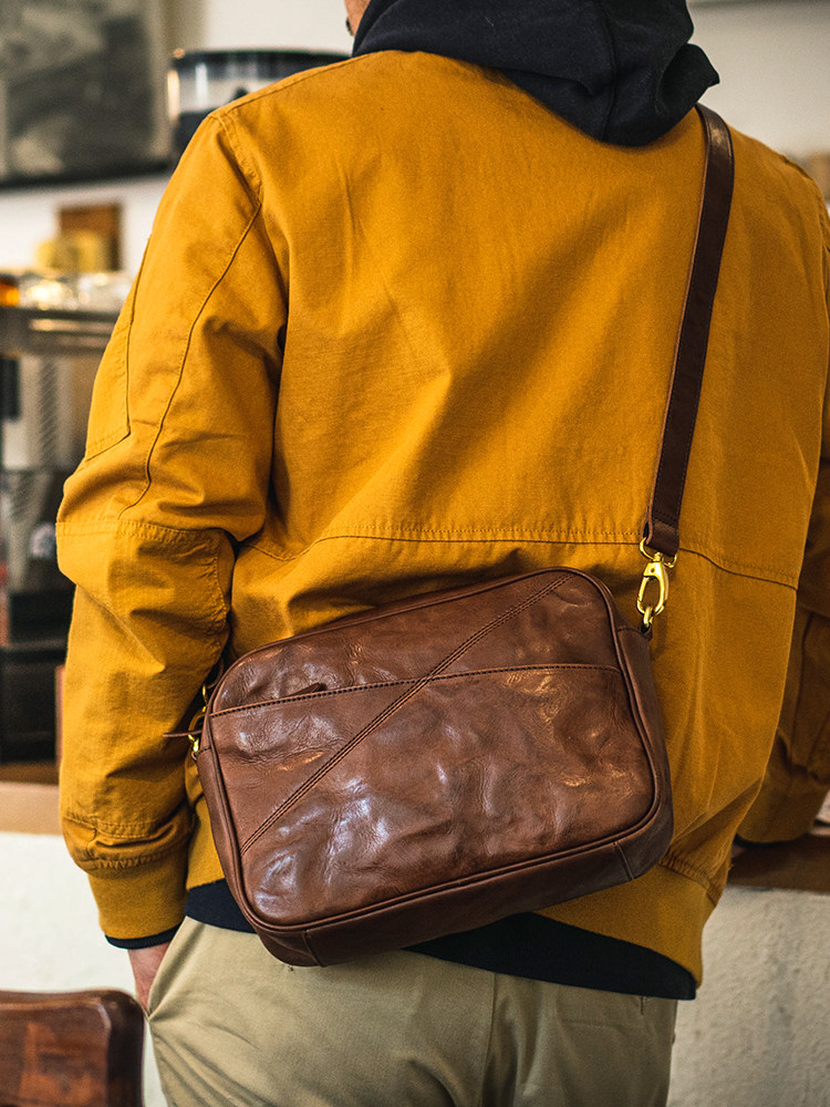 DEEPKEE日式通勒植鞣牛皮斜背包D70248號