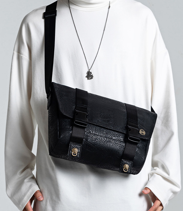 潮流輔首映荷斜背包42206號