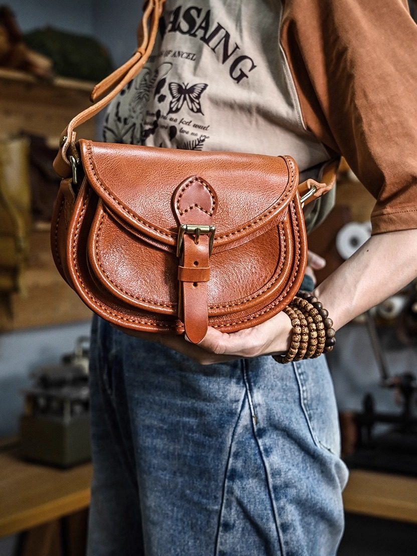 DEEPKEE 手工縫線牛皮馬鞍包 220 號 復古斜挎小包