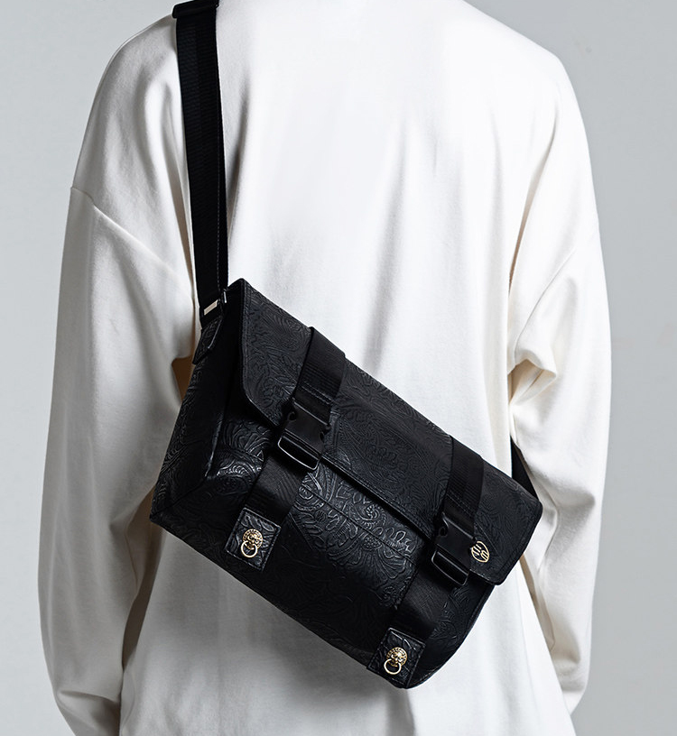 潮流輔首映荷斜背包42206號