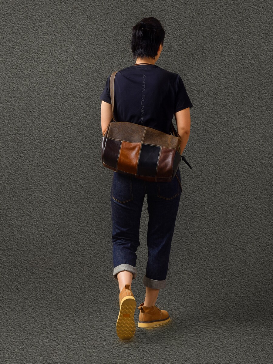 頭層牛皮撞色水桶運動包2410號