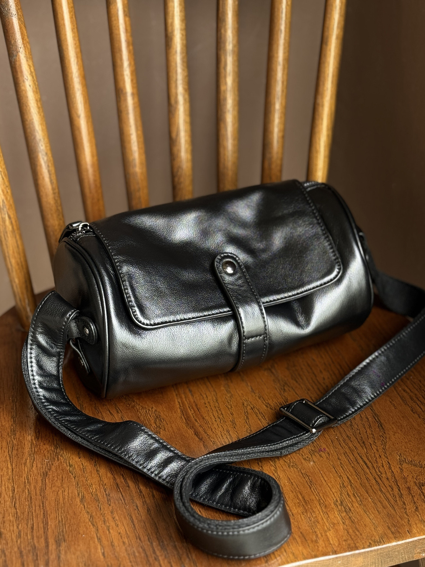 DEEPKEE男女通用新款軟皮圓桶包30042號