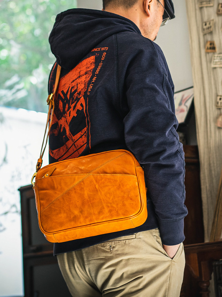 DEEPKEE日式通勒植鞣牛皮斜背包D70248號