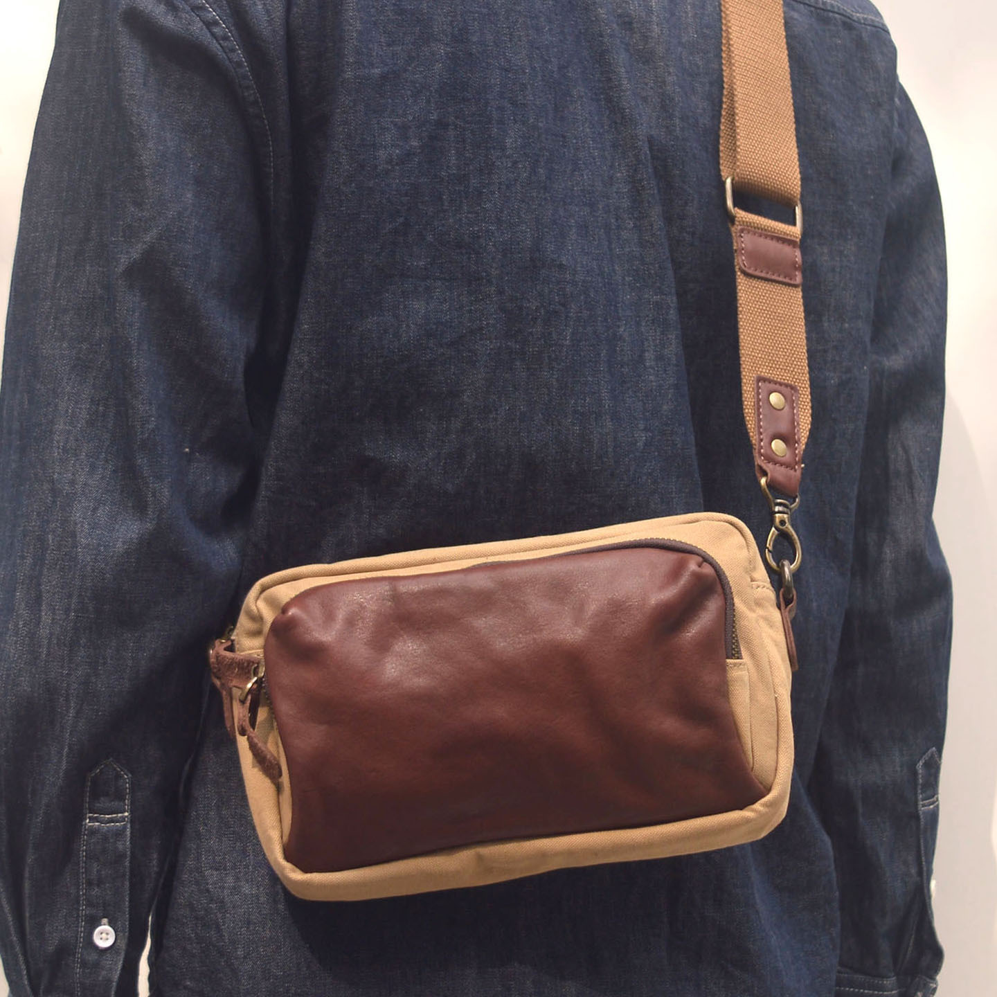 日系復古帆布拼接頭層牛皮通勤包8200號