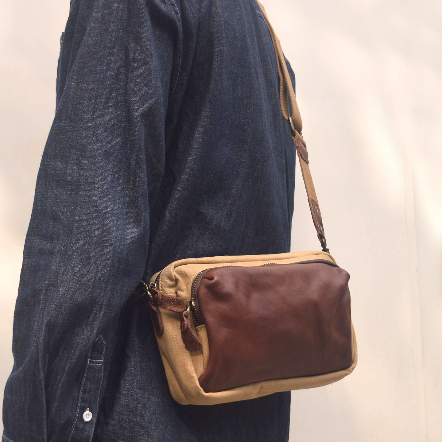 日系復古帆布拼接頭層牛皮通勤包8200號