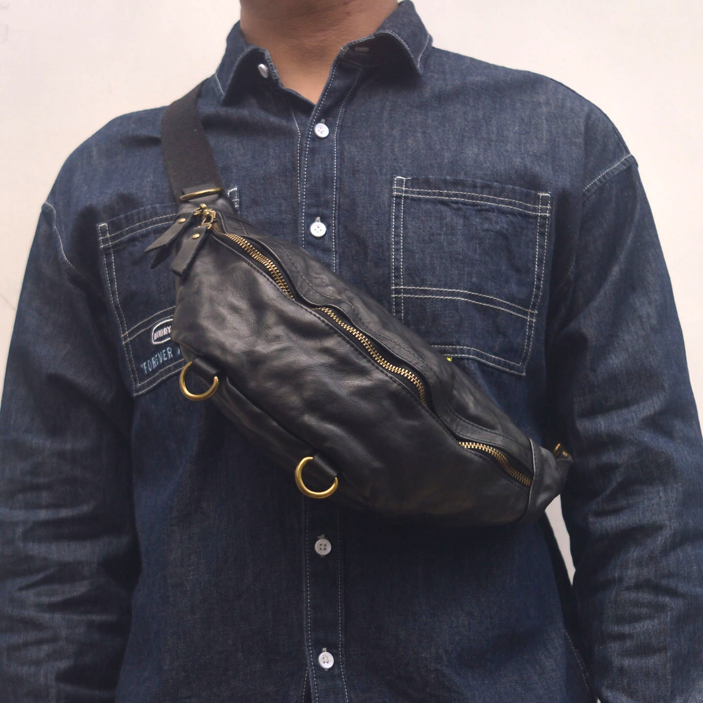 真皮復古休閒男士胸包2082