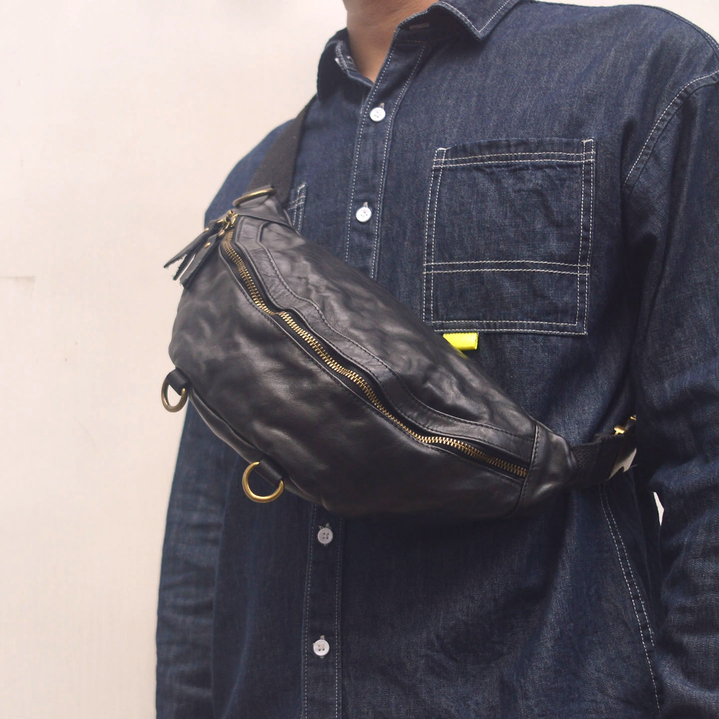 真皮復古休閒男士胸包2082