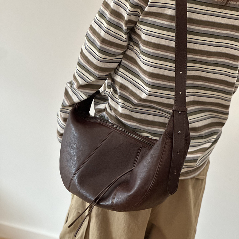 DEEPKEE 純色本革ムーン單肩軟皮女包25013 號