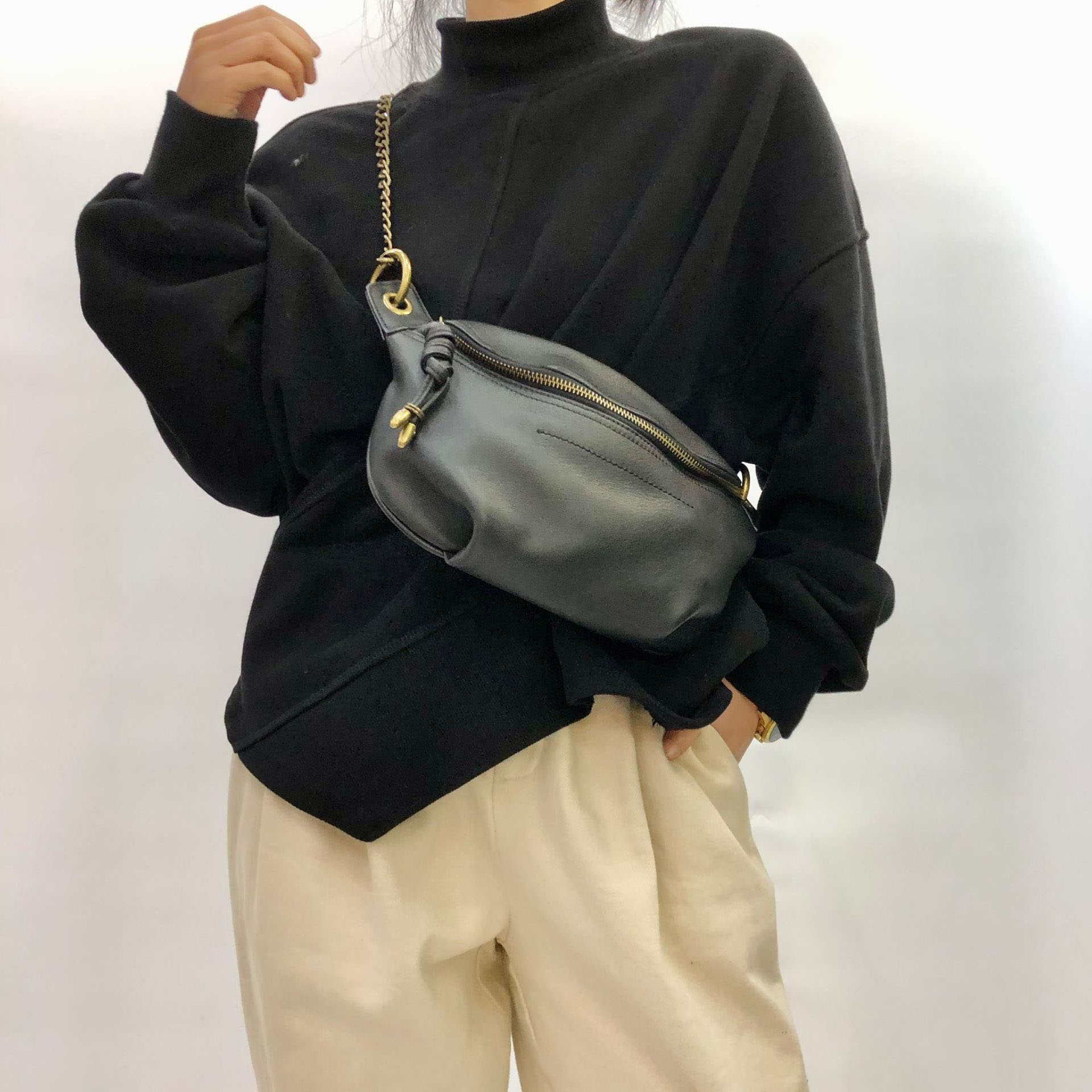 DEEPKEE 頭層牛皮手工胸包3276號