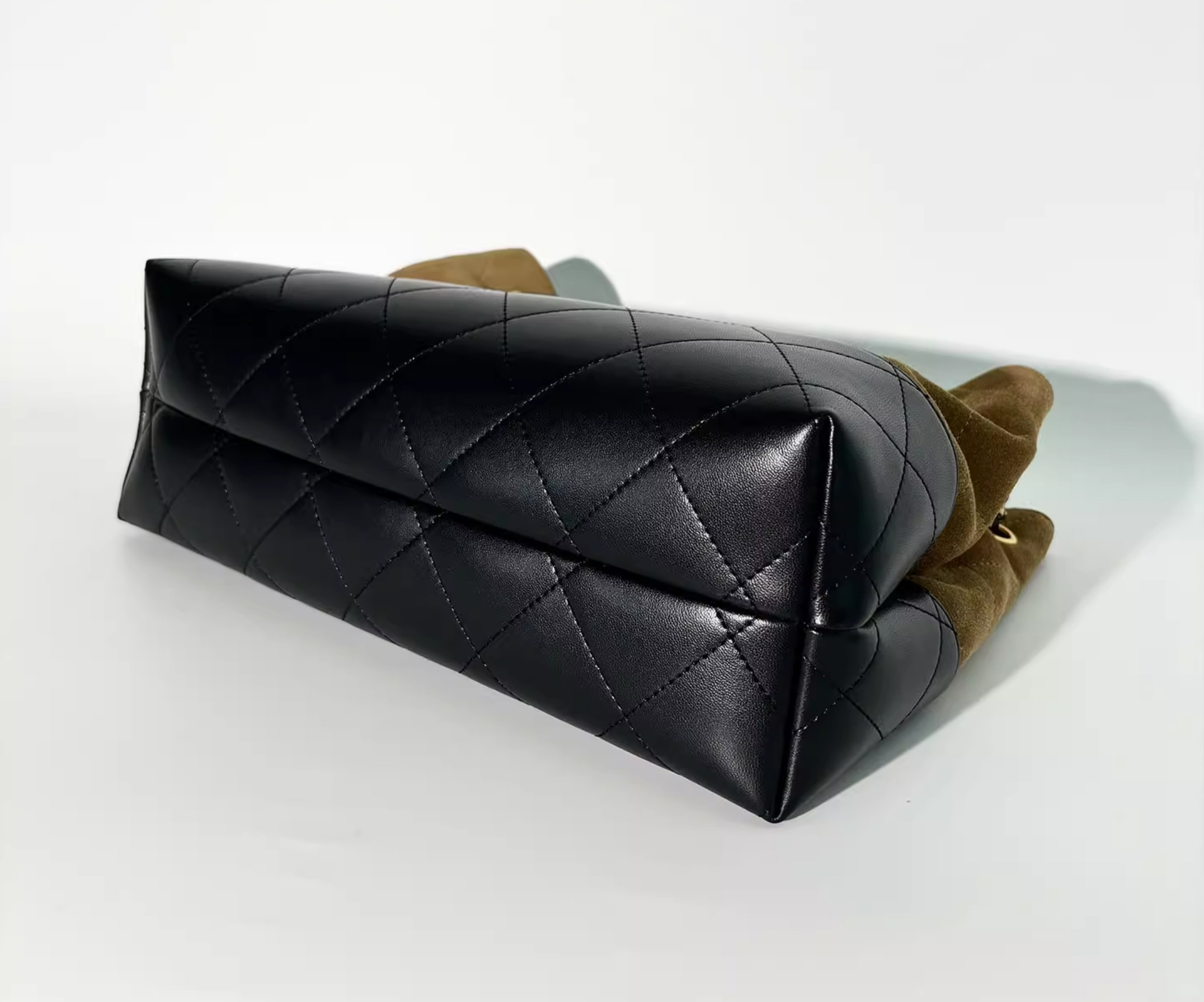 DEEPKEE 加工の牛革を使用 撞色腋下包 6275號