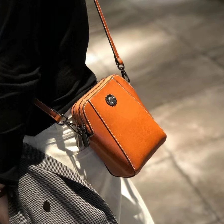 DEEPKEE-牛皮手機拉鍊小包 6881 號