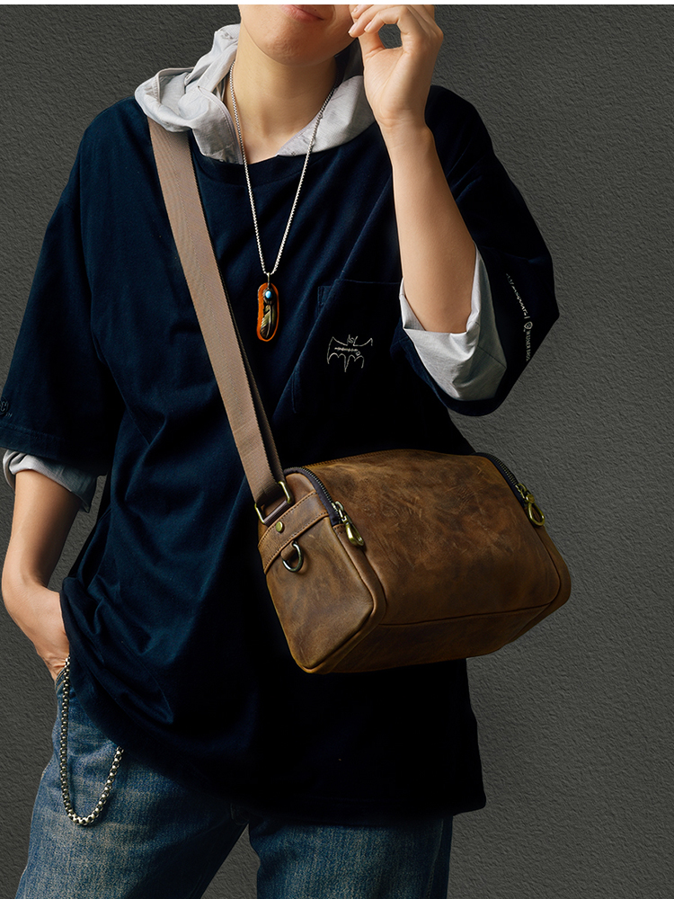 DEEPKEE 瘋馬皮男款枕頭包 質感牛皮 024 號