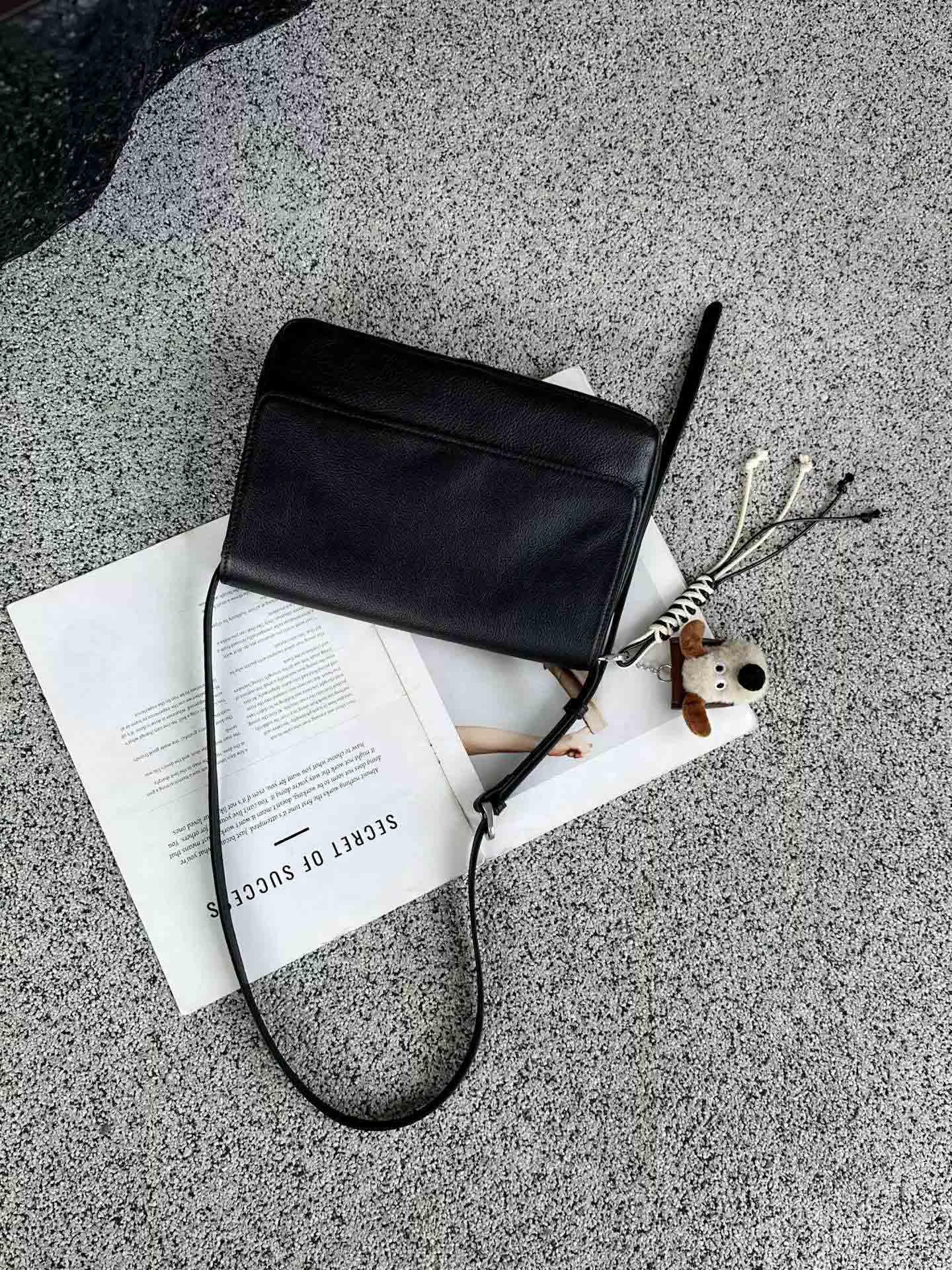 DEEPKEE 簡約復古高級感通勤實用手提單肩斜挎包 9106 號