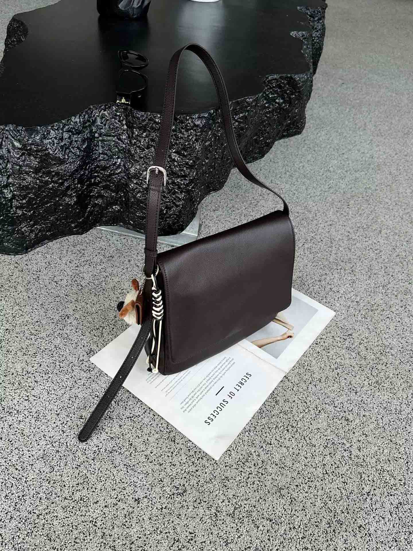 DEEPKEE 簡約復古高級感通勤實用手提單肩斜挎包 9106 號