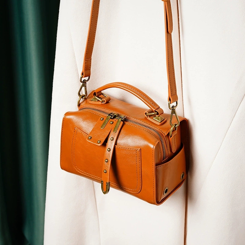 DEEPKEE 真皮小眾手提枕頭包 9239-D 號